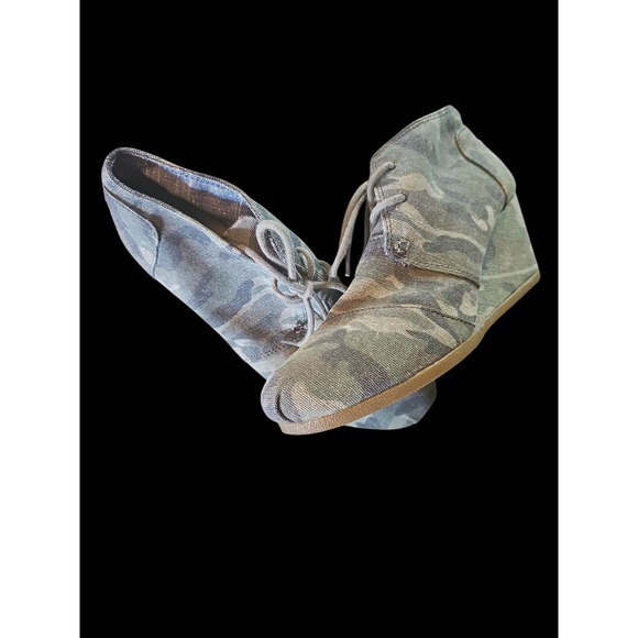 Toms Shoes - TOMS Women's Size 9 Camo Wedge Heels Fall Outfit Casual Platform Shoes